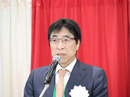 開会式で挨拶するJRC青木代表理事
