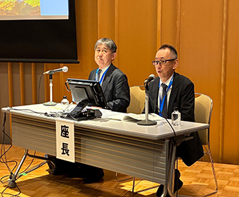 技術-2　座長の保坂氏とコメンテータの高木氏